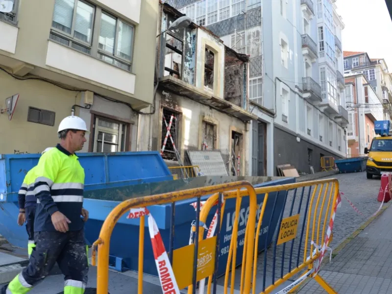 El vial permanecerá cerrado por lo menos hasta el próximo lunes por las labores que se realizarán en el inmueble - J.R-C.
